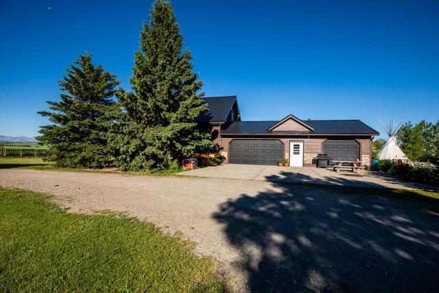 29111 ab 507 Highway, House detached with 3 bedrooms, 3 bathrooms and 6 parking in Pincher Creek No. 9 AB | Image 4