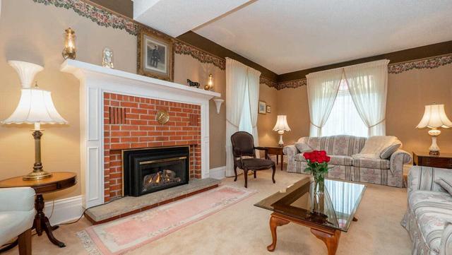 86 Toronto St N, House detached with 3 bedrooms, 2 bathrooms and 6 parking in Grey Highlands ON | Image 5