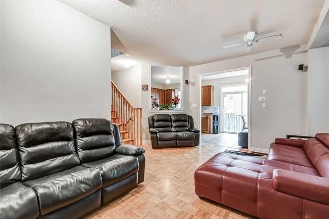 8 Tobermory Cres, House detached with 3 bedrooms, 3 bathrooms and 4 parking in Brampton ON | Image 28