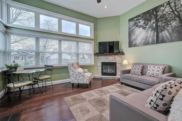94 Dorset Rd, House detached with 3 bedrooms, 2 bathrooms and 5 parking in Toronto ON | Image 2