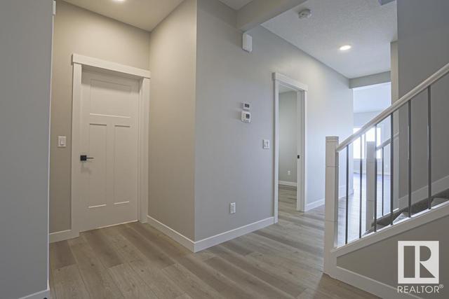 19404 26 Av Nw, House detached with 5 bedrooms, 3 bathrooms and 4 parking in Edmonton AB | Image 5