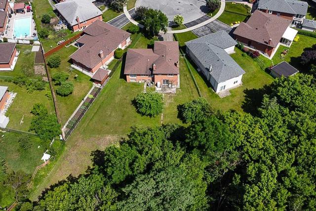 31 Islay Crt, House detached with 3 bedrooms, 2 bathrooms and 6 parking in Toronto ON | Image 33