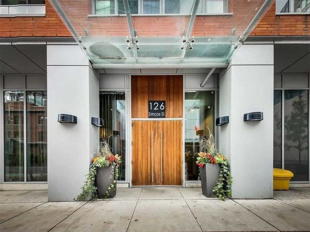 1006 - 126 Simcoe St, Condo with 1 bedrooms, 1 bathrooms and 0 parking in Toronto ON | Image 6