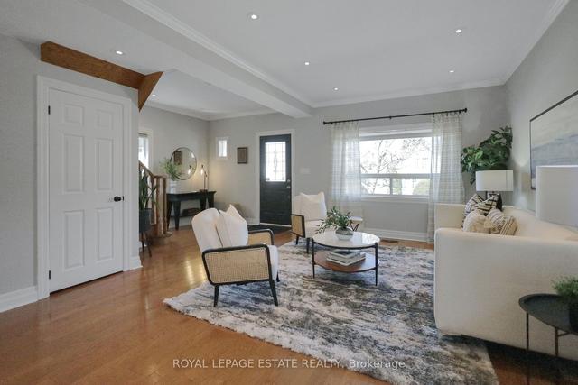 15 Gardens Cres, House detached with 3 bedrooms, 3 bathrooms and 3 parking in Toronto ON | Image 3