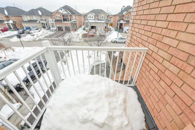 408 Oaktree Circ, House semidetached with 4 bedrooms, 3 bathrooms and 4 parking in Mississauga ON | Image 25