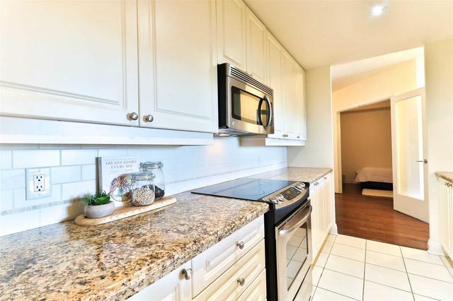 1014 - 1055 Southdown Rd, Condo with 2 bedrooms, 2 bathrooms and 1 parking in Mississauga ON | Image 3