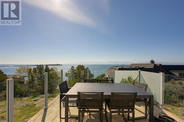 285 King George Terr, House detached with 4 bedrooms, 6 bathrooms and 3 parking in Oak Bay BC | Image 39