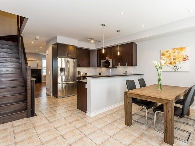 42 Soccavo Cres, Townhouse with 3 bedrooms, 4 bathrooms and 1 parking in Brampton ON | Image 8