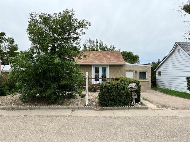 514 3 Street W, House detached with 2 bedrooms, 2 bathrooms and 3 parking in Bow Island AB | Image 2