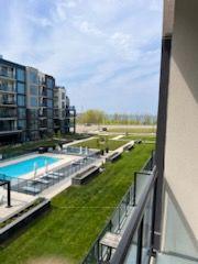 302 - 16 Concord Pl N, Condo with 2 bedrooms, 2 bathrooms and 1 parking in Grimsby ON | Image 4
