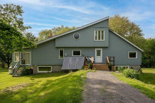 190 Pleasant Bay Rd, House detached with 4 bedrooms, 2 bathrooms and 3 parking in Prince Edward County ON | Image 1