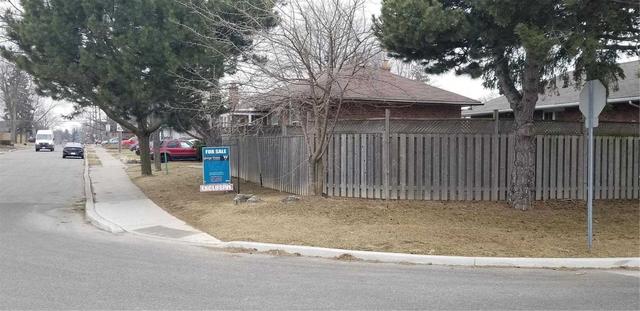 82 Pachino Blvd, House detached with 3 bedrooms, 3 bathrooms and 3 parking in Toronto ON | Image 6