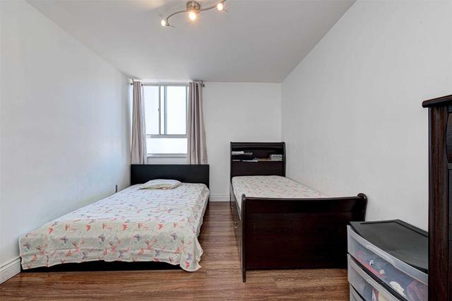 1911 - 5 Massey Sq, Condo with 2 bedrooms, 1 bathrooms and 0 parking in Toronto ON | Image 7