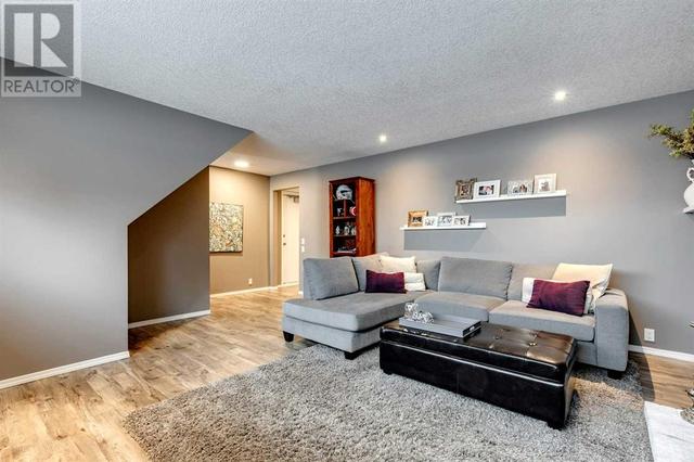 252 Cantrell Drive Sw, House detached with 4 bedrooms, 2 bathrooms and 4 parking in Calgary AB | Image 19