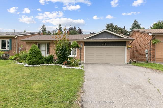 220 London Rd, House detached with 3 bedrooms, 3 bathrooms and 4 parking in Newmarket ON | Image 1