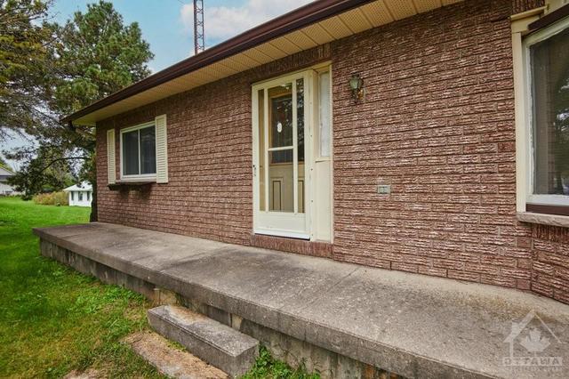 11868 County Road 18 Road, House detached with 2 bedrooms, 1 bathrooms and 4 parking in South Dundas ON | Image 5