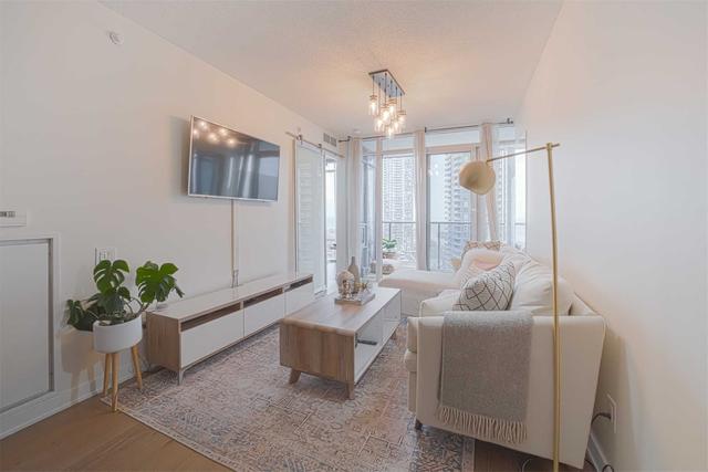 1907 - 90 Park Lawn Rd, Condo with 2 bedrooms, 2 bathrooms and 1 parking in Toronto ON | Image 4