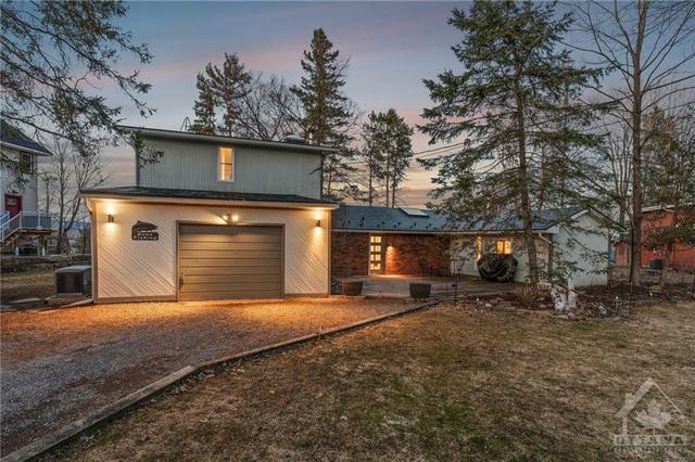 2808 Old Maple Lane, House detached with 3 bedrooms, 2 bathrooms and 6 parking in Ottawa ON | Image 1