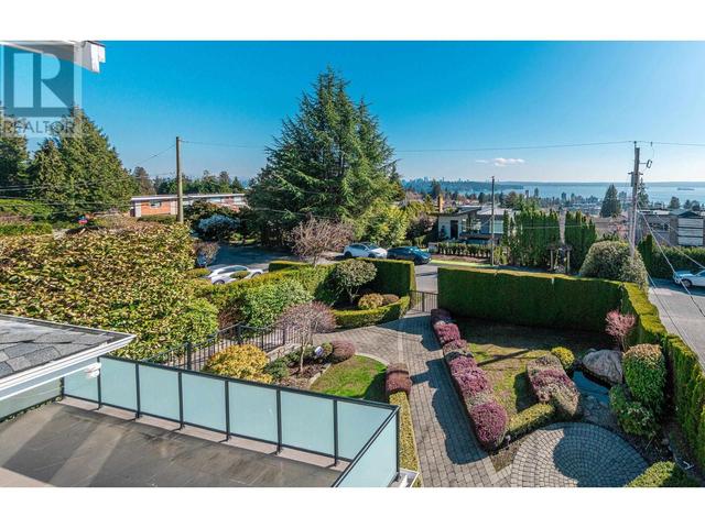 2141 Ottawa Avenue, House detached with 5 bedrooms, 4 bathrooms and 4 parking in West Vancouver BC | Image 40