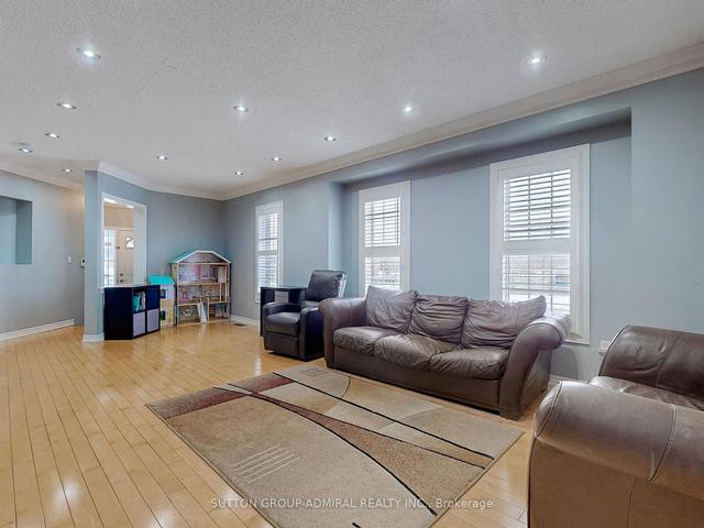 84 Agostino Cres, House semidetached with 3 bedrooms, 4 bathrooms and 4 parking in Vaughan ON | Image 37
