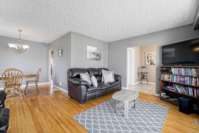 665 Tennyson Ave, House detached with 3 bedrooms, 2 bathrooms and 9 parking in Oshawa ON | Image 2