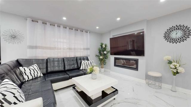 2 Warnica Ave, House detached with 3 bedrooms, 4 bathrooms and 4 parking in Toronto ON | Image 33