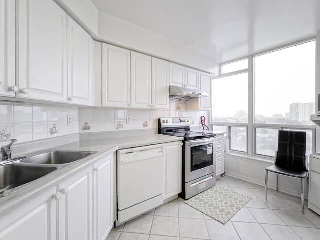 1007 - 10 Laurelcrest St, Condo with 2 bedrooms, 1 bathrooms and 1 parking in Brampton ON | Image 6