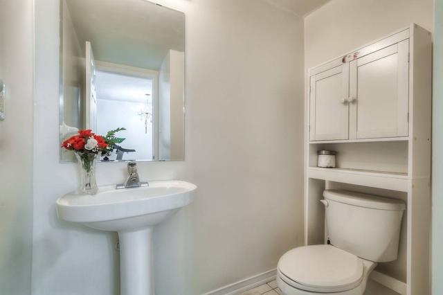 2194 St. Clair Ave W, House semidetached with 3 bedrooms, 4 bathrooms and 2 parking in Toronto ON | Image 3