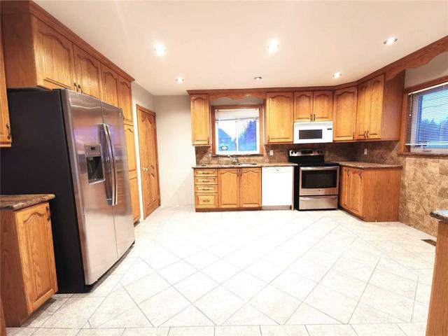 3827 Castlemore Rd, House detached with 3 bedrooms, 2 bathrooms and 3 parking in Brampton ON | Image 8