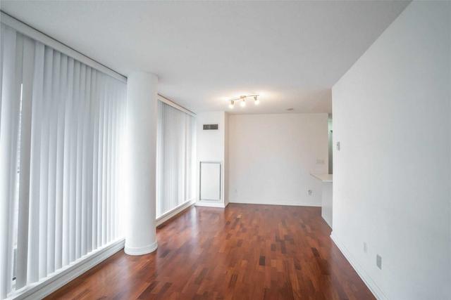 1026 - 111 Elizabeth St, Condo with 1 bedrooms, 1 bathrooms and 1 parking in Toronto ON | Image 8