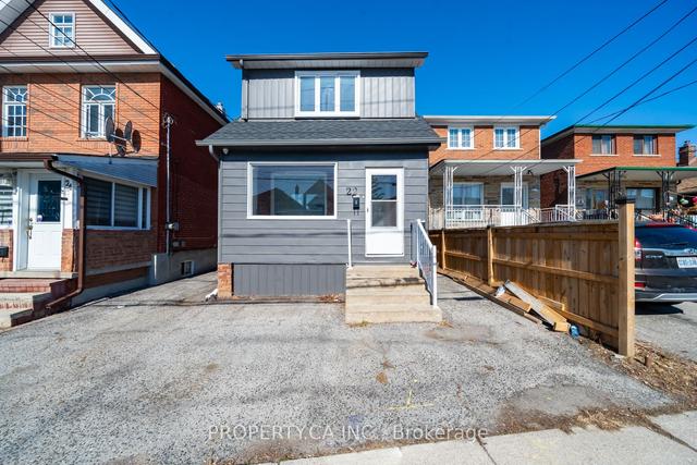 22 Goldwin Ave, House detached with 4 bedrooms, 3 bathrooms and 1 parking in Toronto ON | Image 3