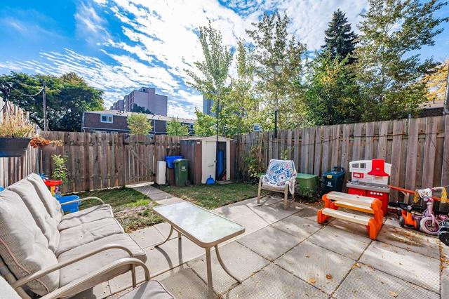 50 Riverdale Dr, Townhouse with 3 bedrooms, 2 bathrooms and 1 parking in Hamilton ON | Image 32