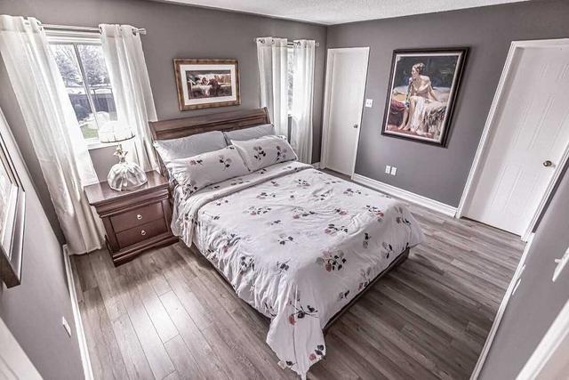 425 Elmwood Crt, House detached with 3 bedrooms, 3 bathrooms and 4 parking in Oshawa ON | Image 5
