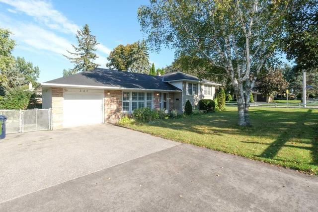 237 Beechgrove Dr, House detached with 3 bedrooms, 2 bathrooms and 4 parking in Toronto ON | Image 1