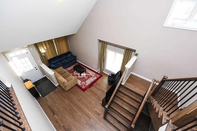 26 Lobelia St, Townhouse with 3 bedrooms, 4 bathrooms and 2 parking in Brampton ON | Image 4