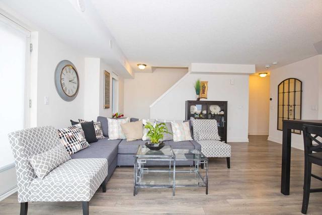 102 - 100 Dufay Rd, Townhouse with 3 bedrooms, 2 bathrooms and 2 parking in Brampton ON | Image 2