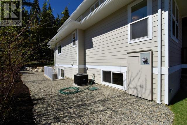 2748 Golf Course Drive, House detached with 3 bedrooms, 3 bathrooms and 7 parking in Columbia Shuswap C BC | Image 54