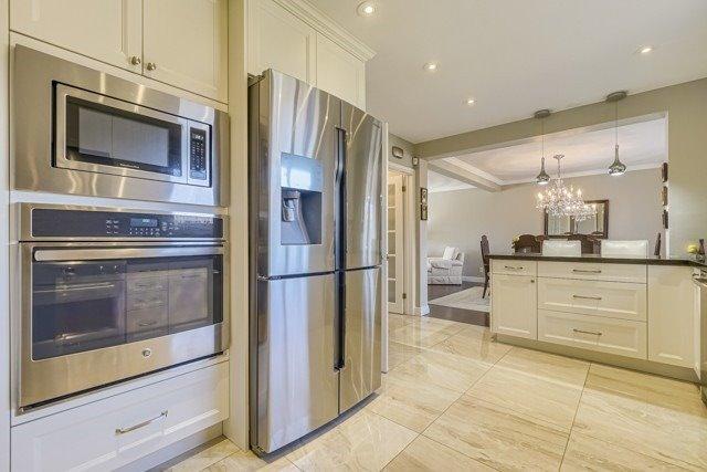 17 Redcastle Cres, House detached with 4 bedrooms, 3 bathrooms and 3 parking in Toronto ON | Image 5