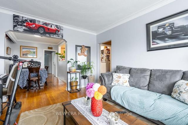 388a Whitmore Ave, House detached with 4 bedrooms, 2 bathrooms and 3 parking in Toronto ON | Image 10