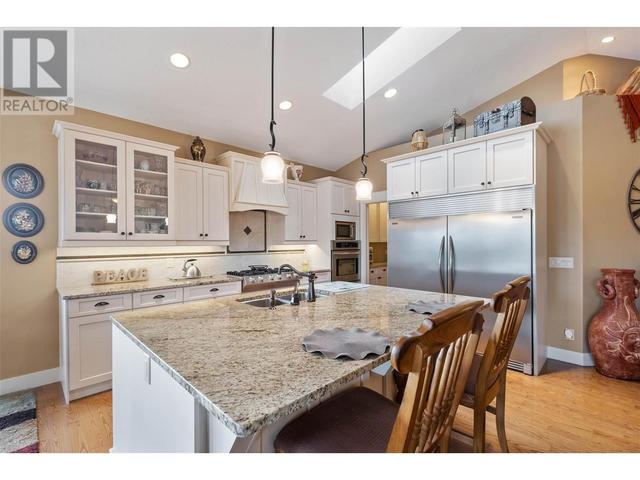 1297 Tanemura Crescent, House detached with 4 bedrooms, 4 bathrooms and 3 parking in Kelowna BC | Image 15