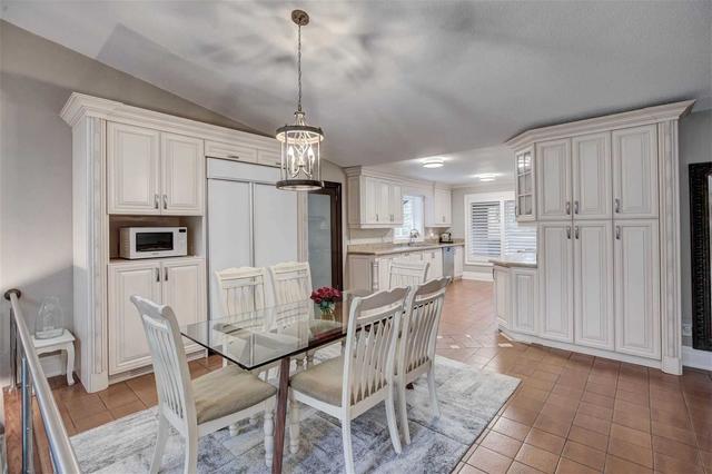 10 Oak Ridge Dr, House detached with 4 bedrooms, 3 bathrooms and 13 parking in Halton Hills ON | Image 4