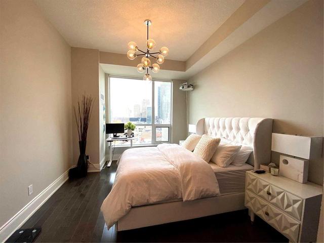 1009 - 23 Glebe Rd, Condo with 1 bedrooms, 2 bathrooms and 1 parking in Toronto ON | Image 10