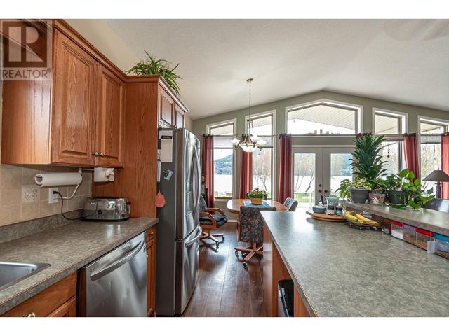 49 Lakeshore Drive, House detached with 3 bedrooms, 3 bathrooms and 2 parking in Vernon BC | Image 6