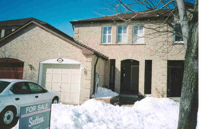 363 Assiniboine Tr, House attached with 3 bedrooms, 3 bathrooms and 2 parking in Mississauga ON | Image 1