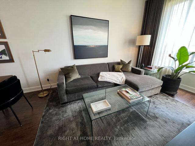 507 - 481 Rosewell Ave, Condo with 1 bedrooms, 1 bathrooms and 1 parking in Toronto ON | Image 2