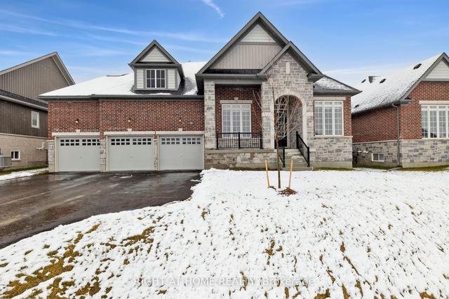 11 Golden Meadows Dr, House detached with 4 bedrooms, 3 bathrooms and 9 parking in Otonabee South Monaghan ON | Image 1