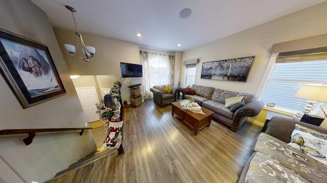 B - 8118 112 Street, House other with 3 bedrooms, 2 bathrooms and null parking in Grande Prairie AB | Image 3