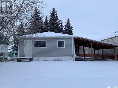 104 1st Street Nw, House detached with 2 bedrooms, 1 bathrooms and null parking in Watson SK | Card Image