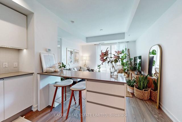 401 - 377 Madison Ave, Condo with 1 bedrooms, 1 bathrooms and 0 parking in Toronto ON | Image 3