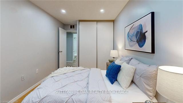 102 - 30 Chapman Crt, Townhouse with 2 bedrooms, 2 bathrooms and 2 parking in London ON | Image 30